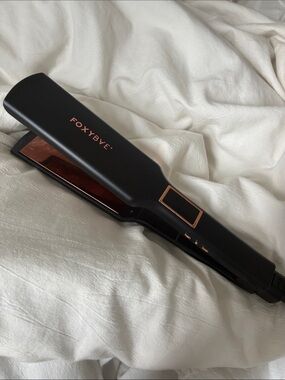 Foxybae Titanium 1.75” Flat Iron